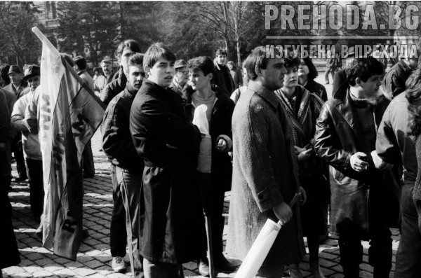 Представители на Българска национално-радикална партия(БНРП) пред храм паметника "Свети Александър Невски"