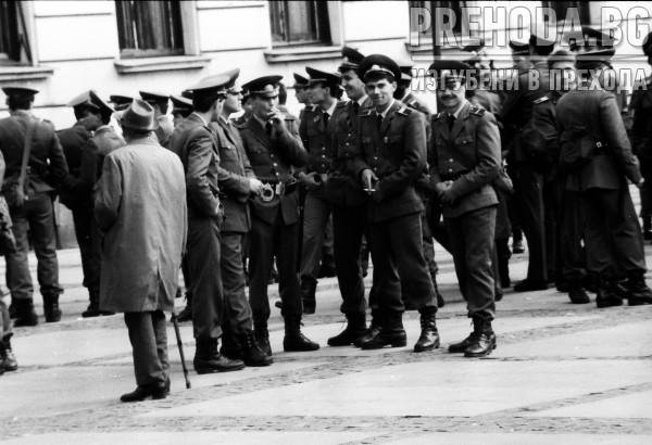 Полицаи пред военното министерство