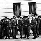 Полицаи пред военното министерство