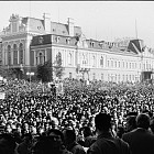 Митинг на СДС на площад "9 -ти септември". Присъстват:  отец Христофор Събев, Александър Чирков, Петър Гогов, Жельо Желев и др.