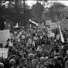 Предизборен митинг на СДС Ппред храм паметник "Александър Невски". Присъстват: Лияна Панделиева, Константин Спасов и др. лидери на СДС