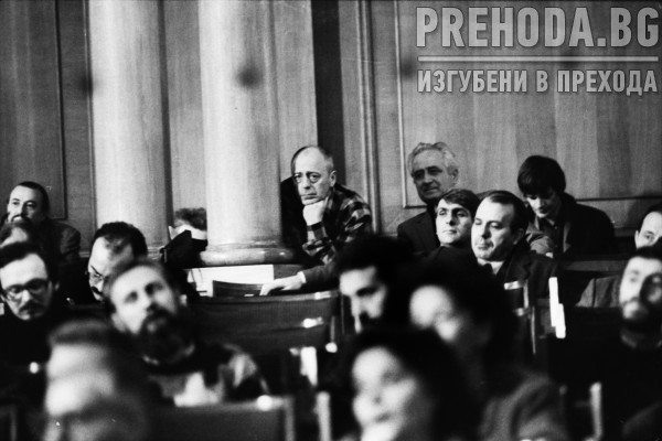 Вот на недоверие на правителството Луканов в Седмото Велико Народно събрание