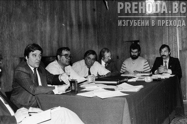 Министър Димитър Луджев преговаря в централата на синдикат "Подкрепа"