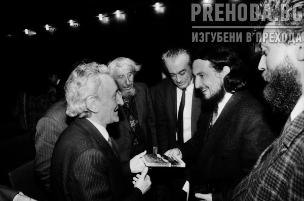 Български писатели се срещат с Любчо Георгиевски и  други македонски лидери.