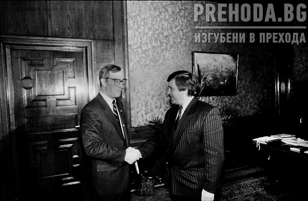 Среща на Димитър Луджев с министъра на авиацията на САЩ. Среща на президента Желев с деца от дом за сираци