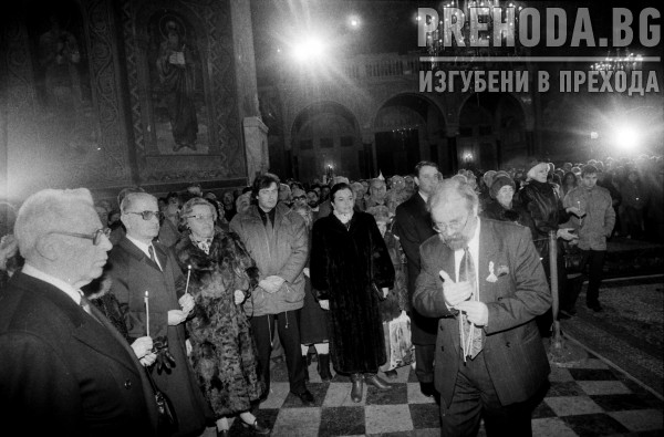 Тържествена служба по случай трети март в храм-паметника " Свети Александър Невски". Присъства премиера Беров