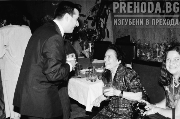 Мая Вапцарова дава коктейл в чест на г-жа Ротшилд
