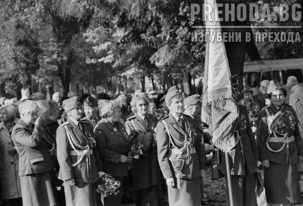 Паметник на Cъветската армия - сблъсък на червени и сини