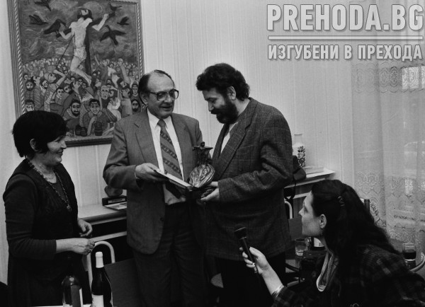 Любен Дилов-баща връчва наградата за писател фантаст