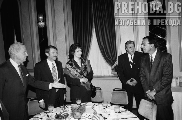 Петър Стоянов на делова закуска с посланика на САЩ Ейвис Боулън