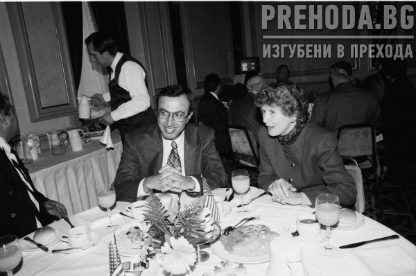Петър Стоянов на делова закуска с посланика на САЩ Ейвис Боулън