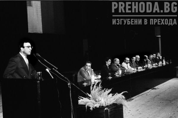 Обединената опозиция представя своя кандидат за президент Петър Стоянов