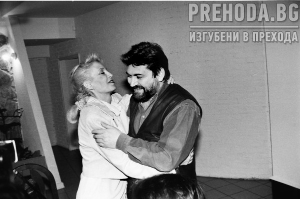 Орион. Мирчо Спасов и Веска Меджедиева в прегръдка с Петьо Блъсков