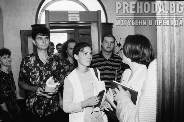 В ляво - Бъдещият депутат от БСП Борис Цветков като студент по информатика в СУ.