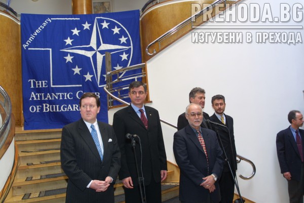 Шефът на НАТО Лорд  Робъртсън -  посещение