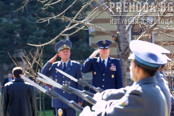 Генерал Ралстън - командващ НАТО - посещение 18.3.2002)