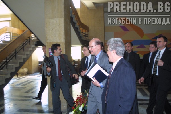 Премиерът Сакскобурготски се среща със студенти