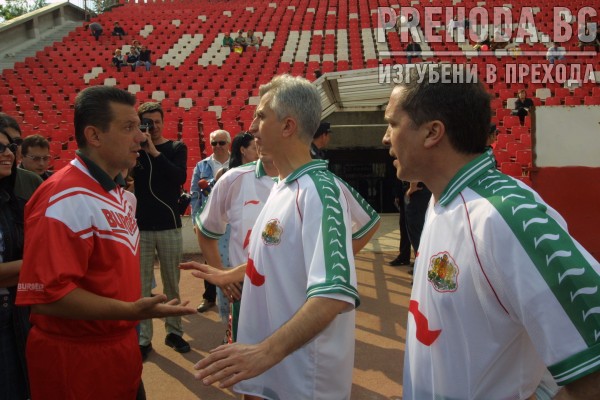 Футболна среща между отборите на  политици и журналисти