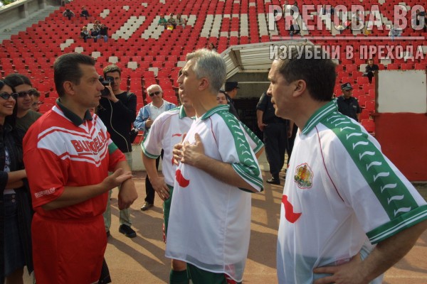 Футболна среща между отборите на  политици и журналисти