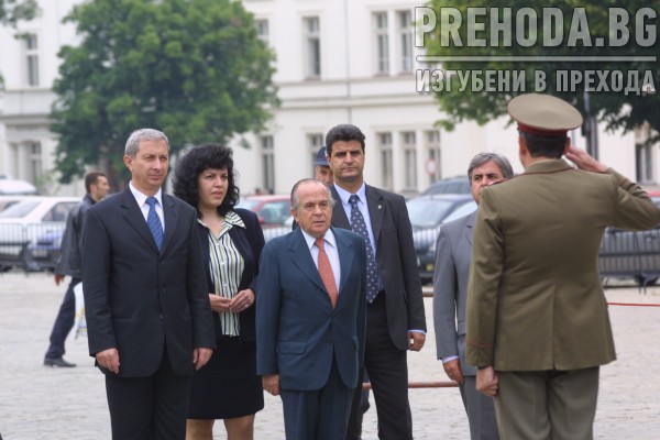 Гръцка делегация полага венец на мемориала - незнаен воин
