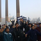 Протестиращи симпатизанти на СДС пред НДК