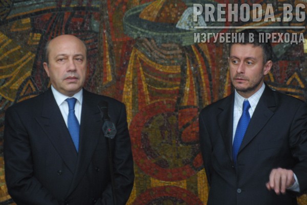 Министрите на външните работи на България Соломон Паси и Руският министър на външните работи подписват спорозуминие