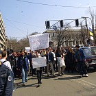 Протест на студенти против отнемането на безплатните карти за градския транспорт