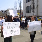 Протест на студенти против отнемането на безплатните карти за градския транспорт