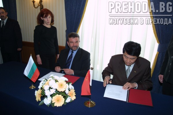 Министър Василев подписва с китайци за производство но телевизори