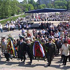 Пети май - честване пред Паметникът на незнайния воин и пред Паметника на съветската армия