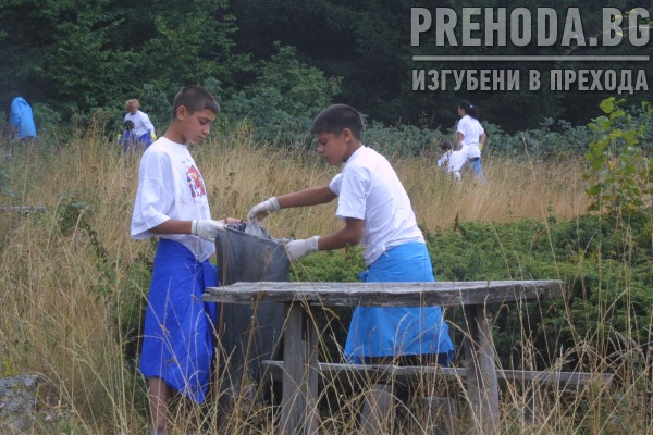 Деца чистят Витоша