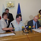 Министър Христина Христова - подписване на договори за субсидии 2004.8