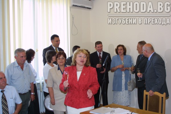Министър Христина Христова - подписване на договори за субсидии 2004.8