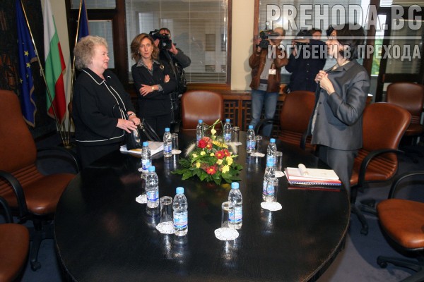 Министрите Паси и Кунева-среща с евродепутати 2004.10