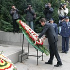 Паметникът на незнайния воин -  празник на полицията 2004.11