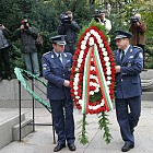 Паметникът на незнайния воин -  празник на полицията 2004.11