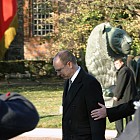 Паметникът на незнайния воин - президенти 2004.12