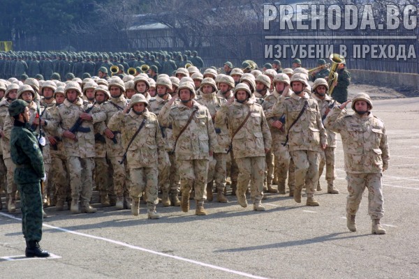 Карлово-награждаване на бойци от батальона от Хербала-Ирак 2004.2