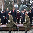 Паметникът на незнайния войн - честване на Трети март 2004.3