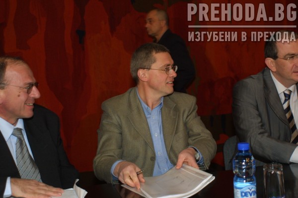НДК - среща на БСП с червени икономисти 2004.3