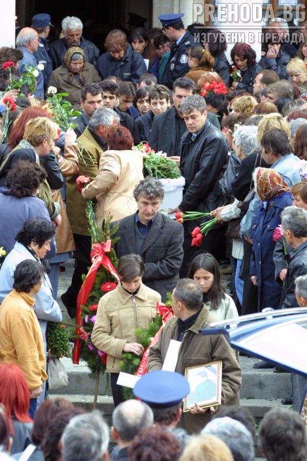 Свищов-погребение на загиналите деца в река Лим 2004.4