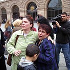 Протестиращи родители на загинали в Кербала пред президенството 2004.4