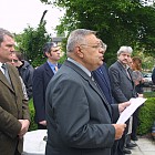 КНСБ поднасят цветя пред паметника на загиналите при аварии работниц 2004.4