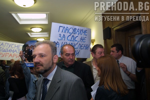 СОС -среща с районните кметове-протест 2004.6